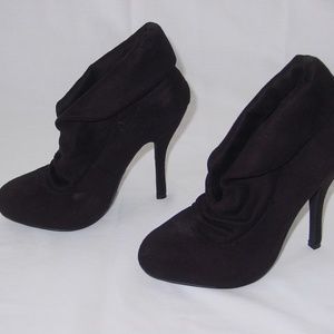 Qupid Platform Ankle Booties Black size 5 1/2